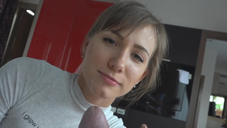 Вторая Половинка делает минетик - домашнее русское видео